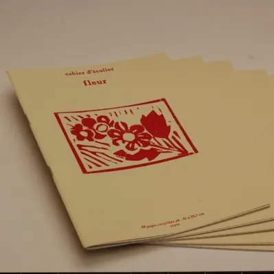Cahiers A4 kraft illustrés d'une fleur rouge