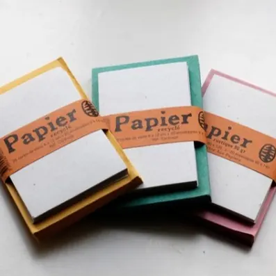 Cartes et enveloppes de couleur
